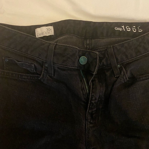 2 pair of Gap jeans, slim, straight fit, ankle - Picture 8 of 8